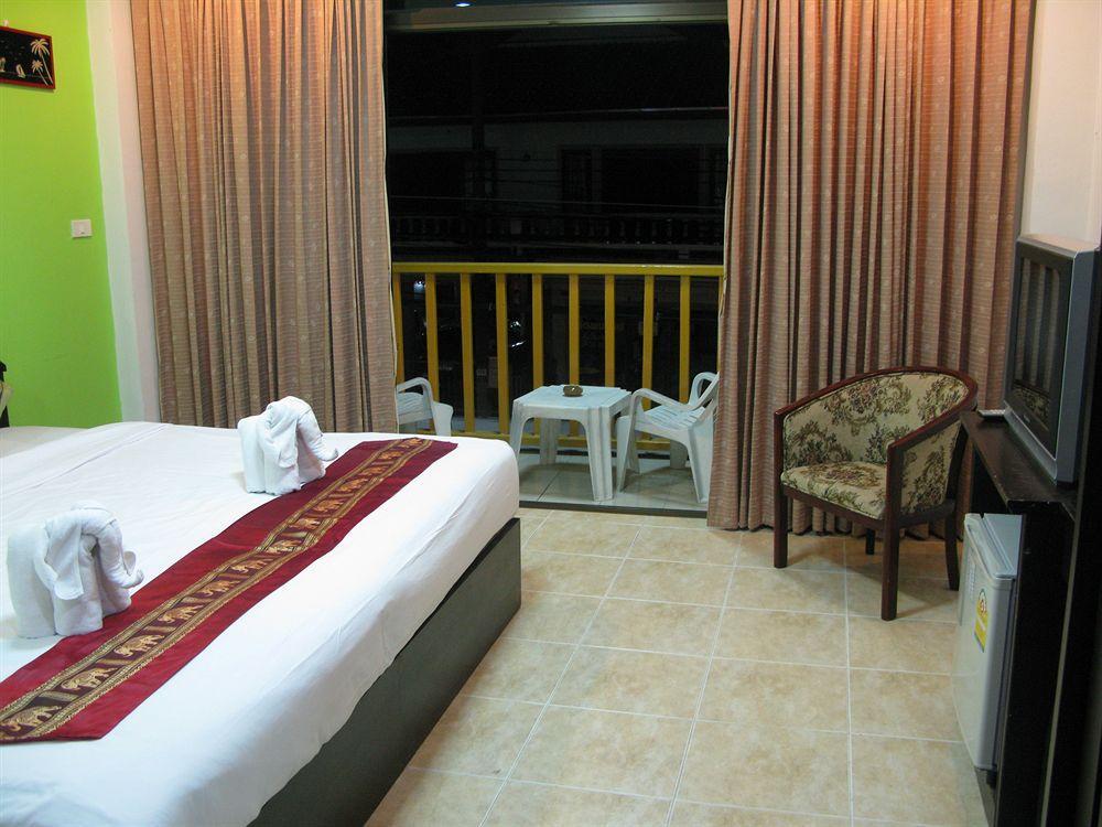 Patong Bay Guesthouse Exterior photo