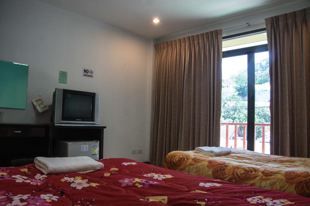 Patong Bay Guesthouse Exterior photo