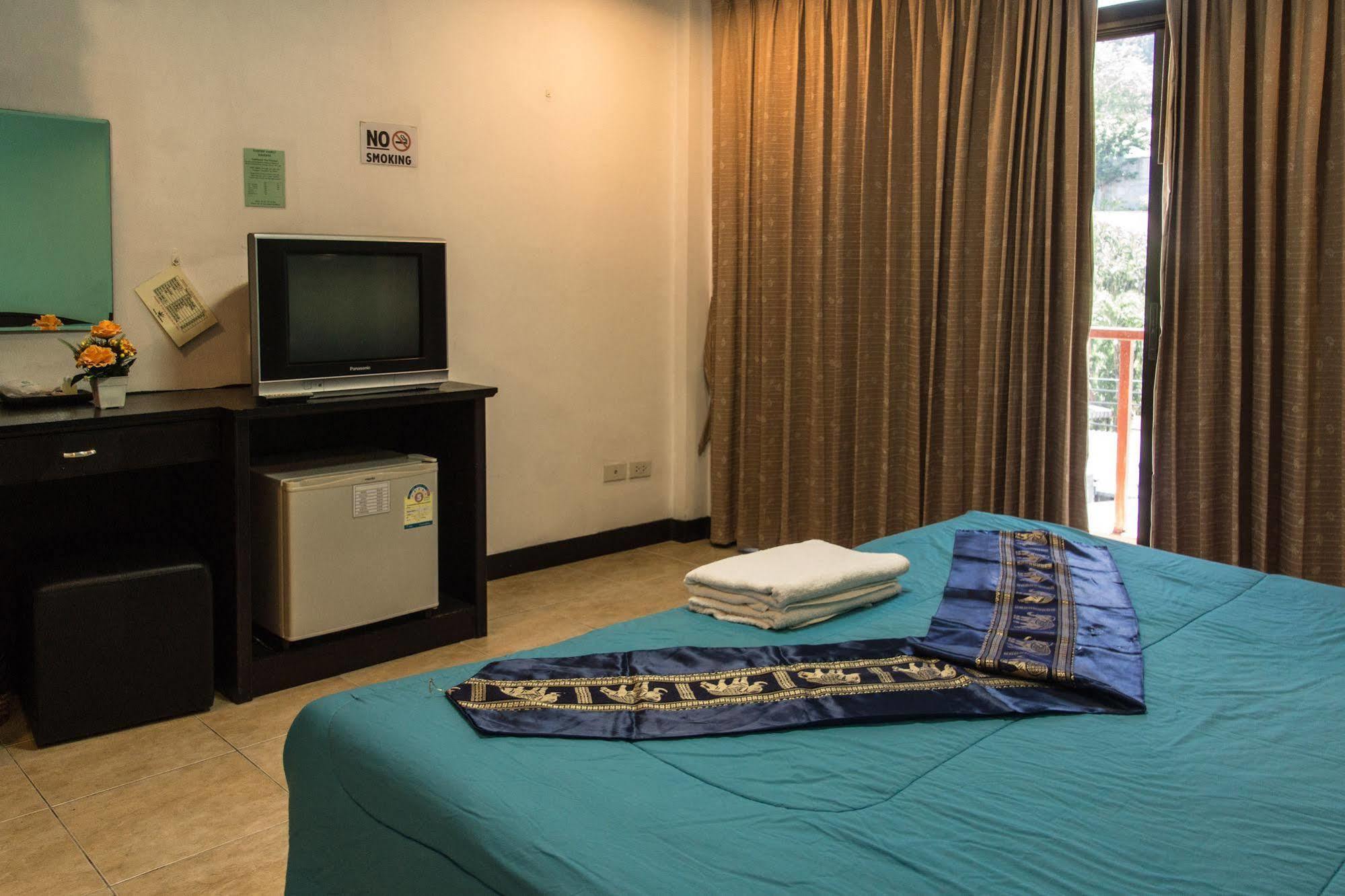 Patong Bay Guesthouse Exterior photo