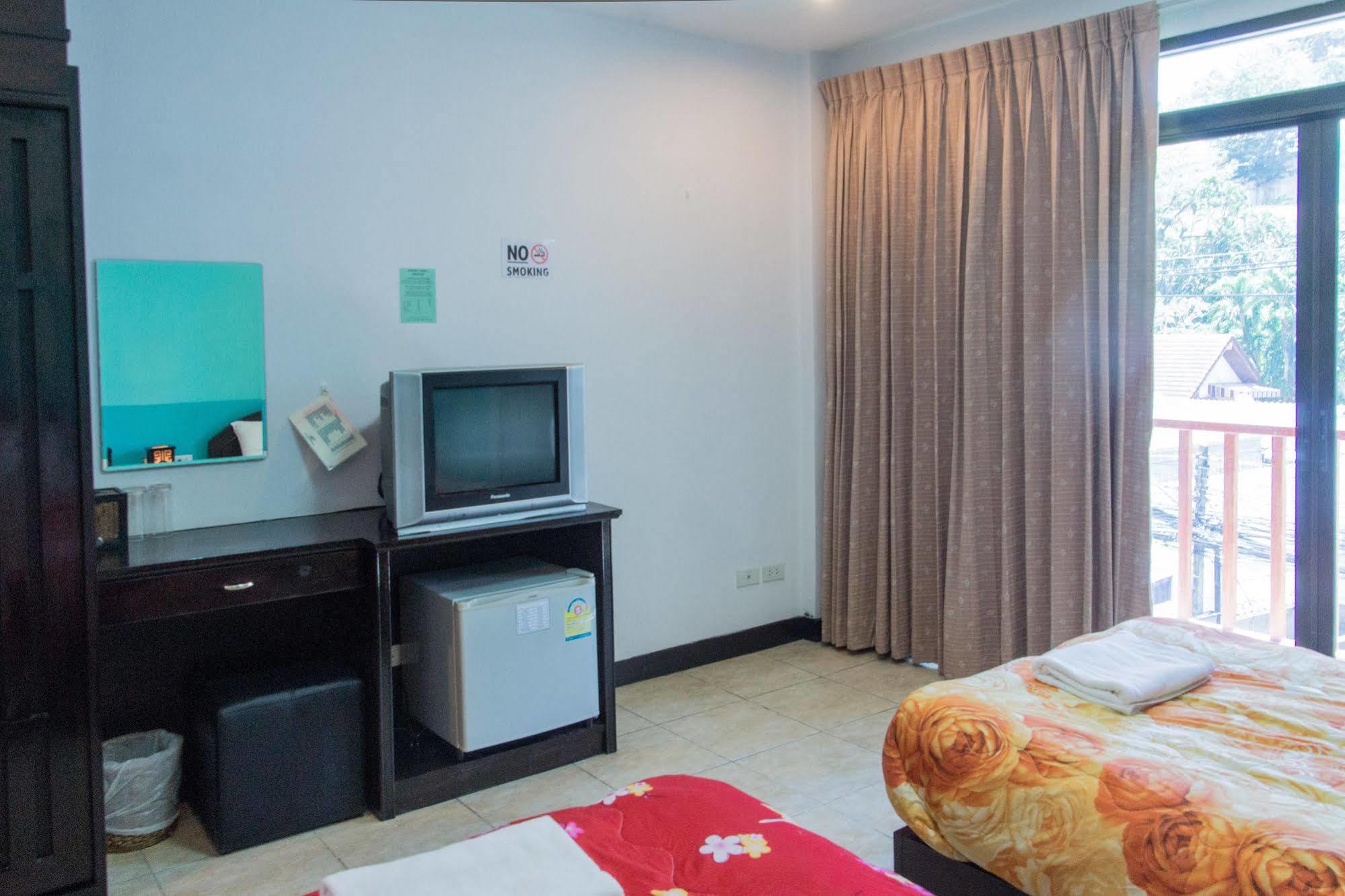 Patong Bay Guesthouse Exterior photo