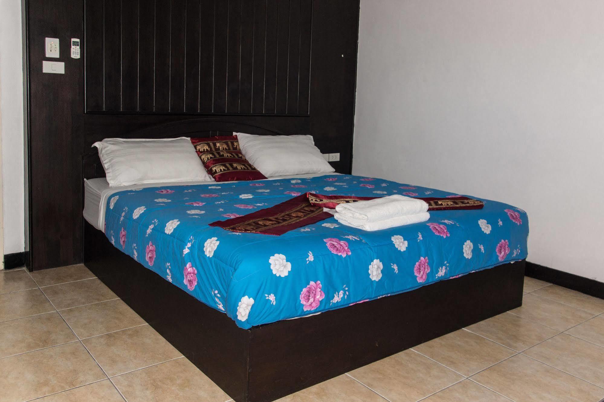 Patong Bay Guesthouse Exterior photo