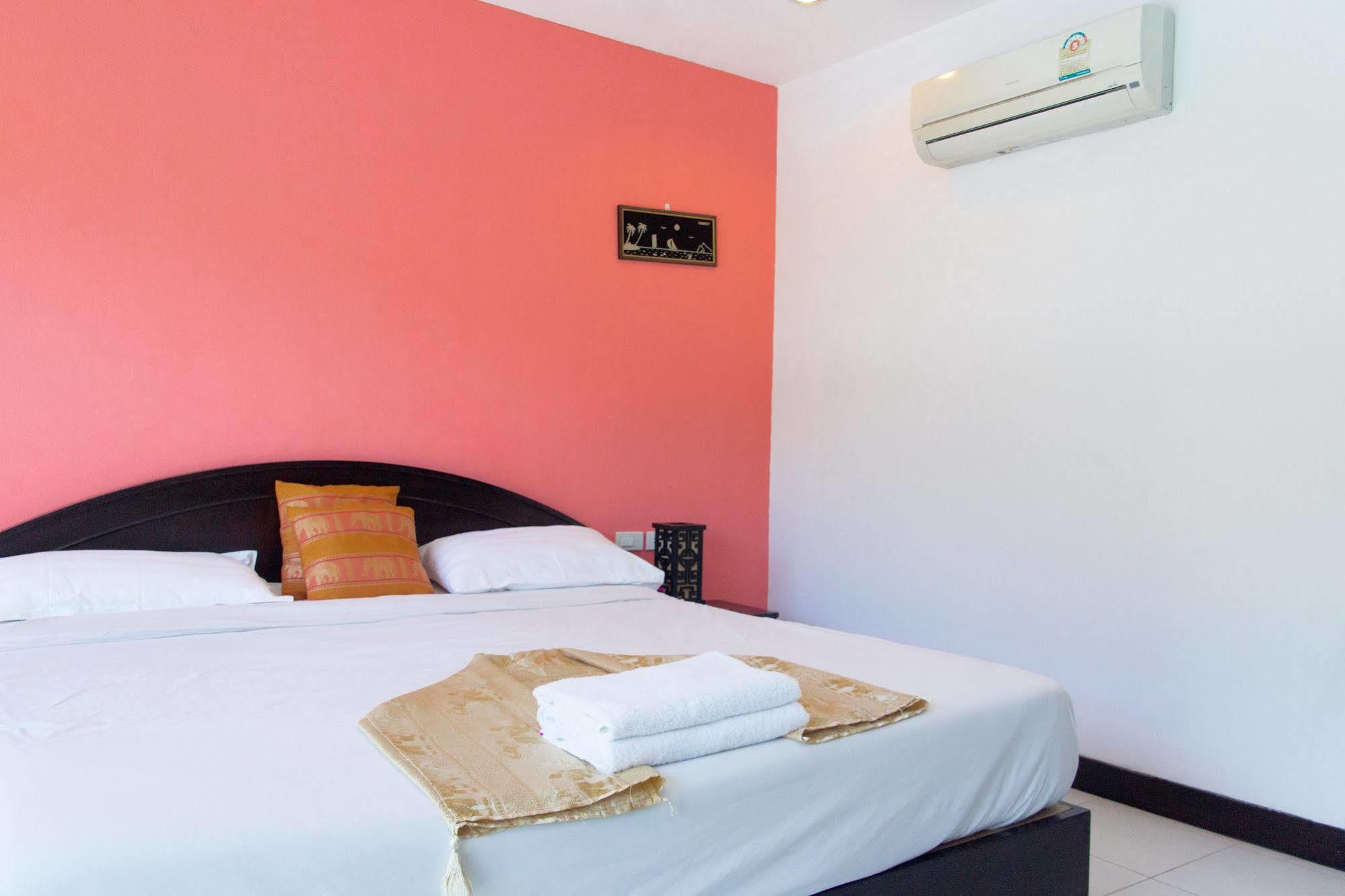 Patong Bay Guesthouse Exterior photo